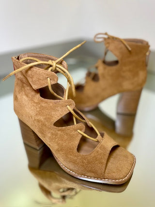 Corky Camel Suede Wally